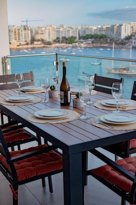 Seafront Two Bedroom Apartment Saint Julian's Екстер'єр фото