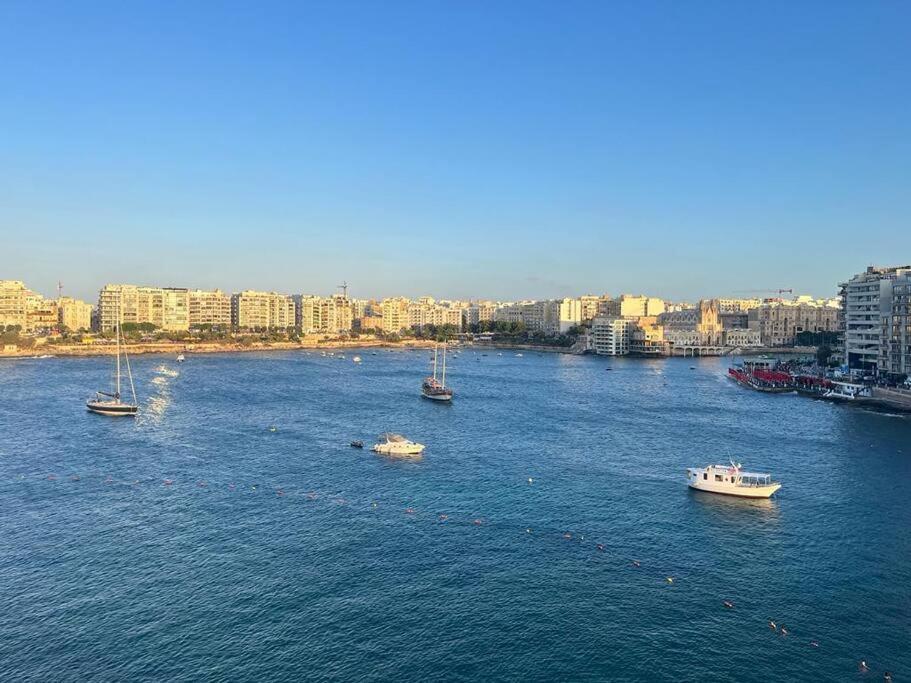 Seafront Two Bedroom Apartment Saint Julian's Екстер'єр фото